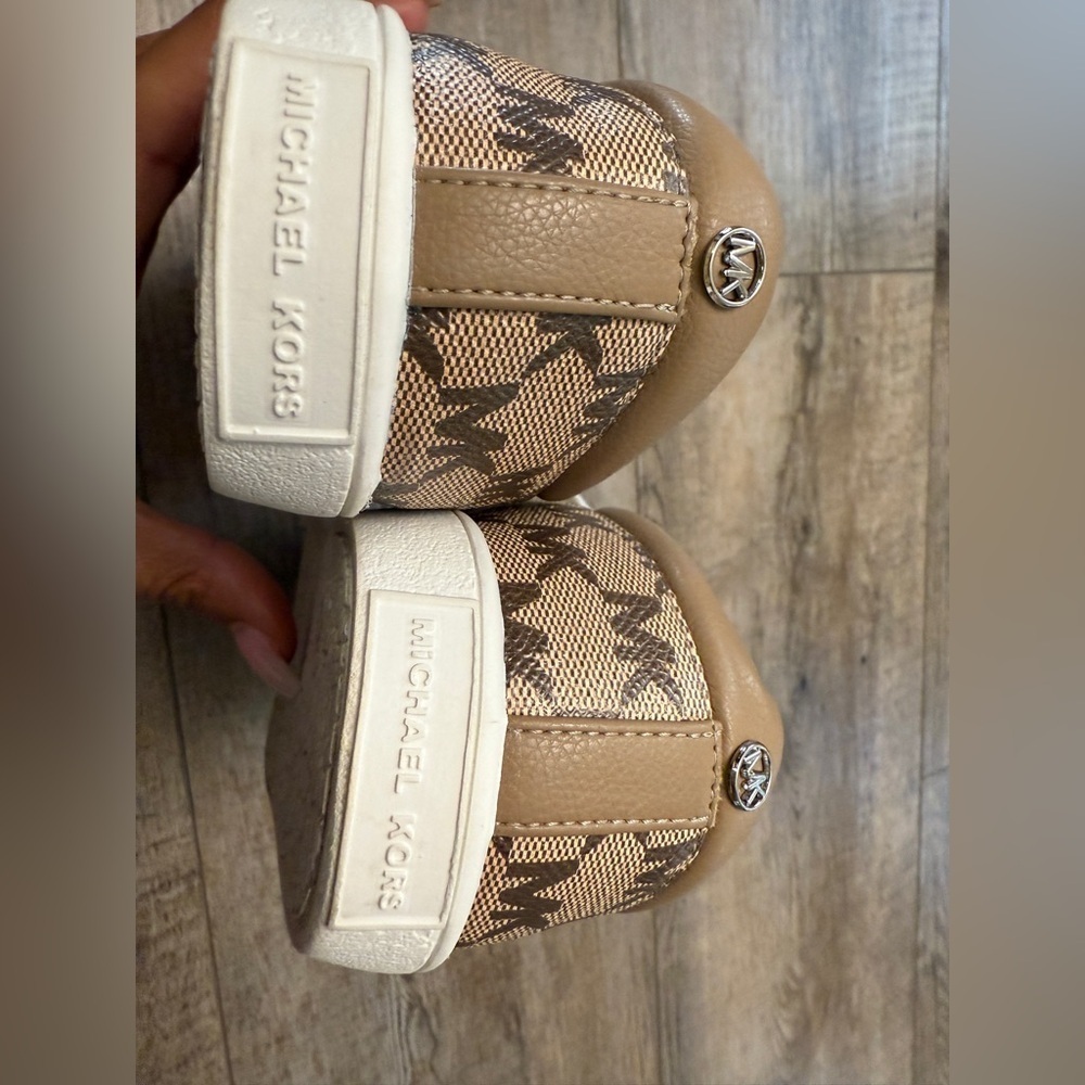 Excellent condition size 5, Michael kors. - Picture 3 of 4
